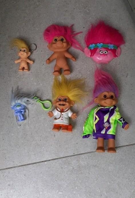 Les poupées Troll sont de petites poupées colorées avec des, Enlèvement ou Envoi, Comme neuf