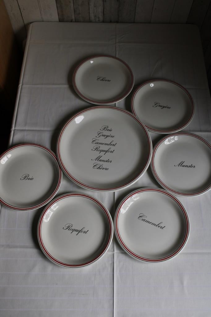 Groot kaasbord + 6 kleine kaasbordjes zwart en rood biesje, Assiettes(s), Enlèvement ou Envoi, Utilisé, Autres styles