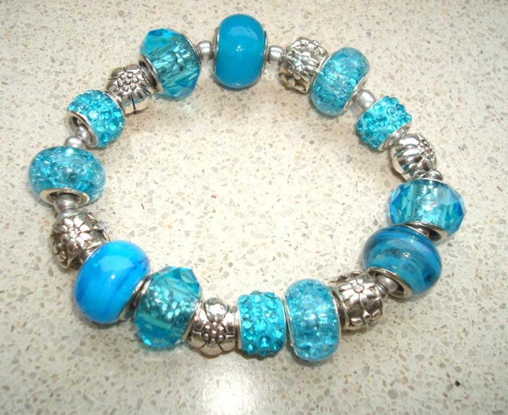 Armband met bedels in turquoise PSE053, Verzenden, Nieuw, Elastiek, Met bedels of kralen