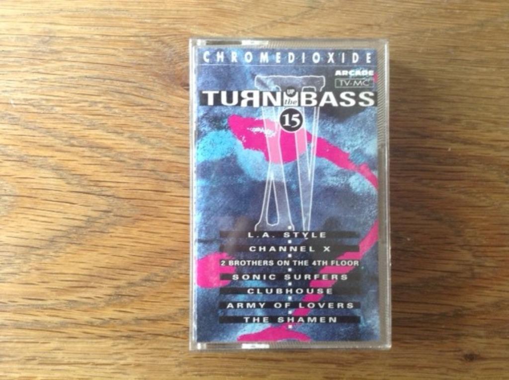muziekcassette turn up the bass, Ophalen of Verzenden, Overige genres, 1 bandje, Origineel