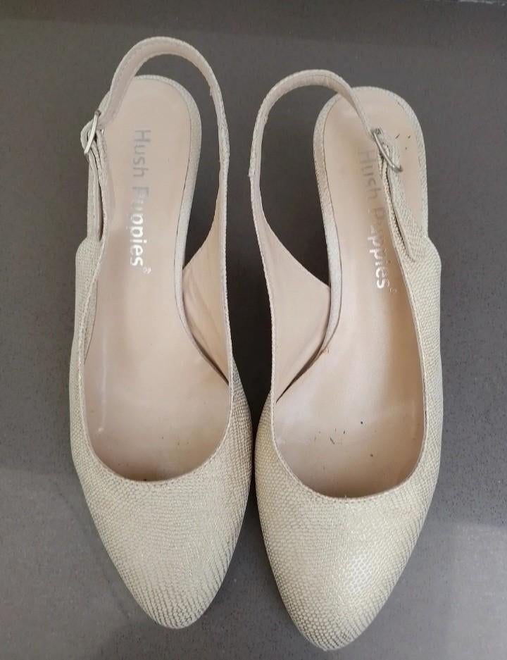 Gouden hakken maat 37, Overige kleuren, Ophalen of Verzenden, Zo goed als nieuw, Hush Puppies