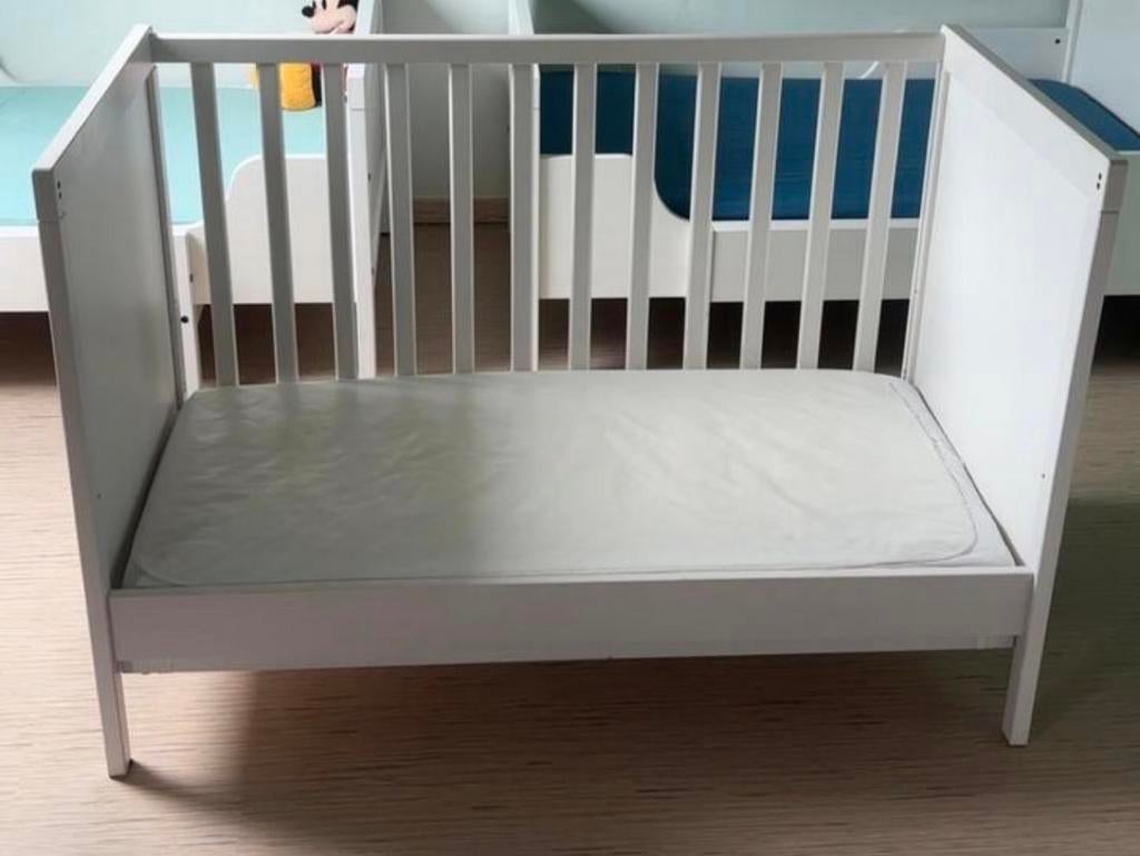 ️ Lit bébé IKEA SUNDVIK – Blanc – 60x120 cm, Ophalen of Verzenden, Zo goed als nieuw, Ledikant