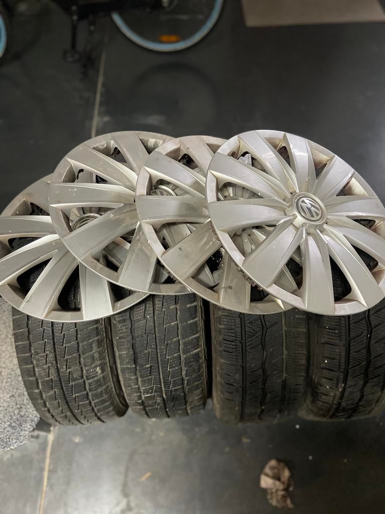 Winter banden vw Camionette Multivan 215/65 R16, Auto-onderdelen, Banden en Velgen, Ophalen, Band(en)