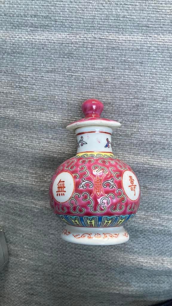 Decoratief Chinees porseleinen vaasje/flesje met deksel, Ophalen of Verzenden