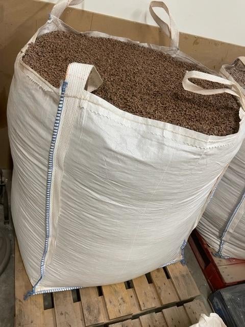 Meranti Pellets Factory Price!!!, Tuin en Terras, Brandhout, 6 m³ of meer, Ophalen, Overige houtsoorten, Blokken