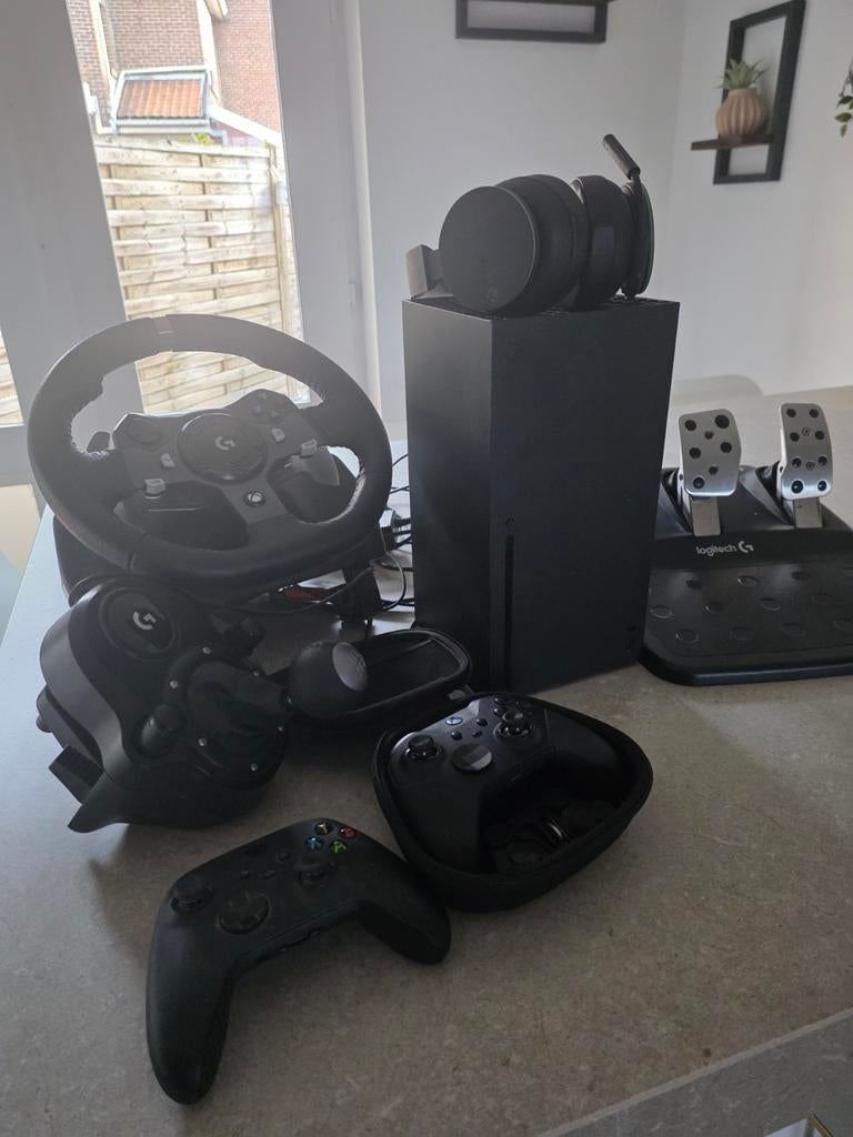 Xbox Series X + Volant Logitech + Accessoires – Excellent ét, Enlèvement, Xbox Series X, Sans fil