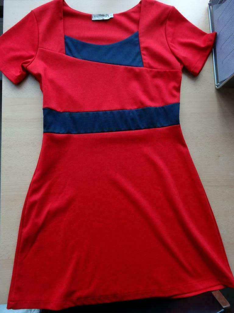 NIEUW, rood kleedje, maat 2 (S/M), merk Victoria, Kleding | Dames, Maat 38/40 (M), Nieuw, Ophalen of Verzenden, Victoria