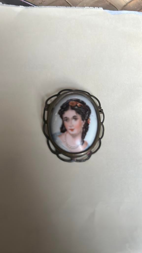 Een antieke porseleinen broche uit Limoges 1920-1930, Ophalen of Verzenden
