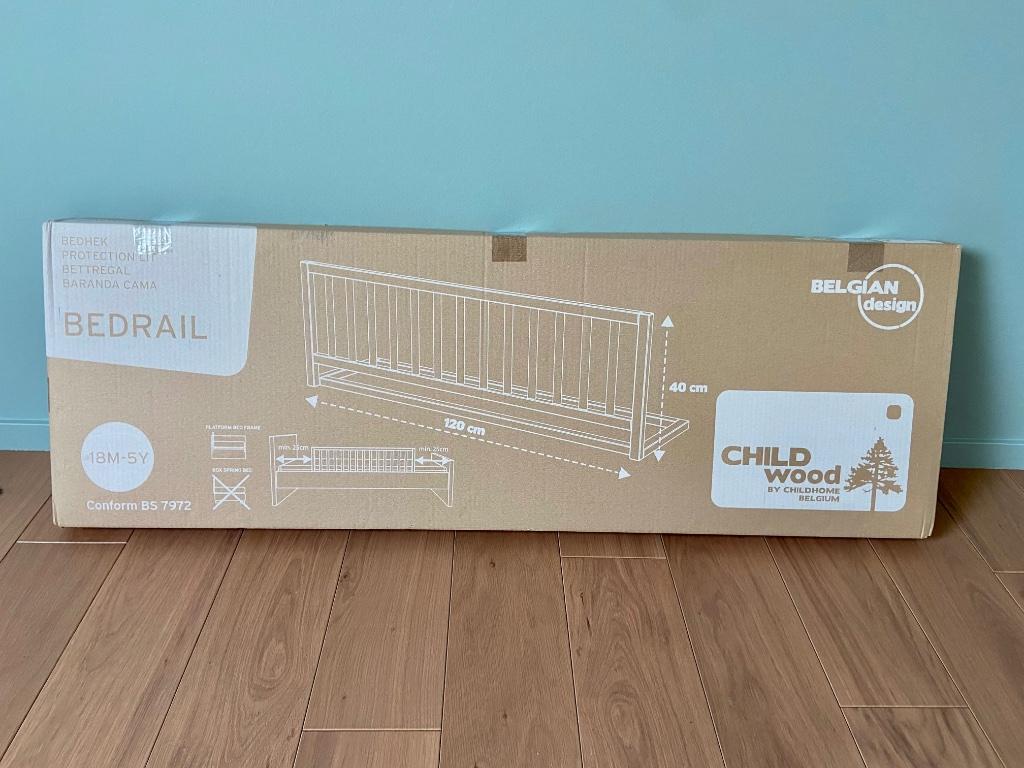 Wit houten bedrail Childwood, Kinderen en Baby's, Kinderkamer | Bedden, Ophalen, Nieuw, 160 tot 180 cm, 85 tot 100 cm