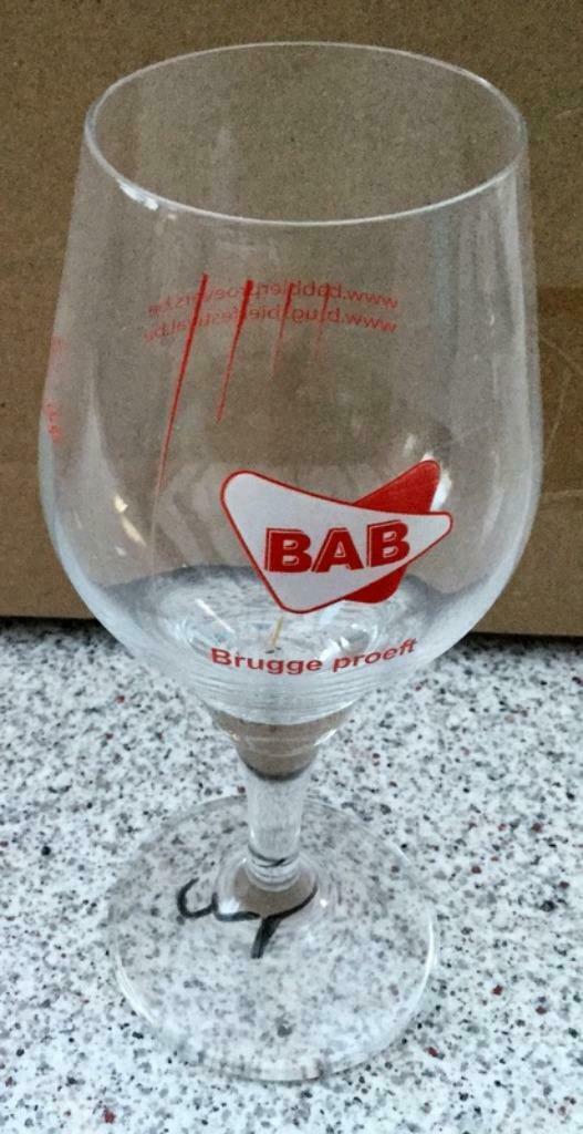 bier brouwerij glas Bab Aigle belgica Brugge proeft 4 lijnen, Ophalen of Verzenden, Zo goed als nieuw, Bierglas