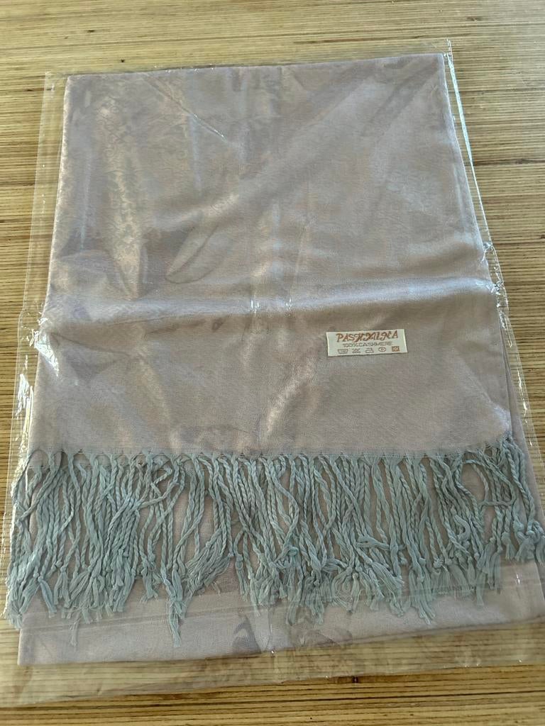 Sjaal 100% cashmere nieuw, Ophalen, Zo goed als nieuw, Sjaal