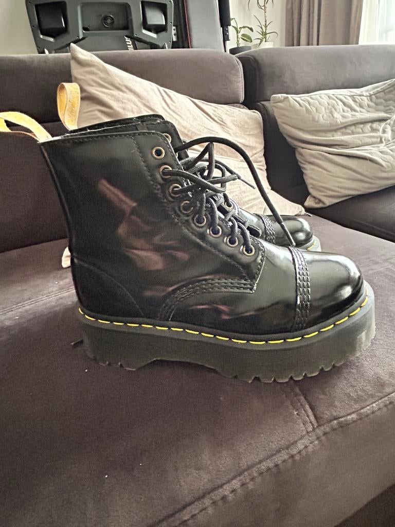 Dr. Martens, Ophalen, Zo goed als nieuw