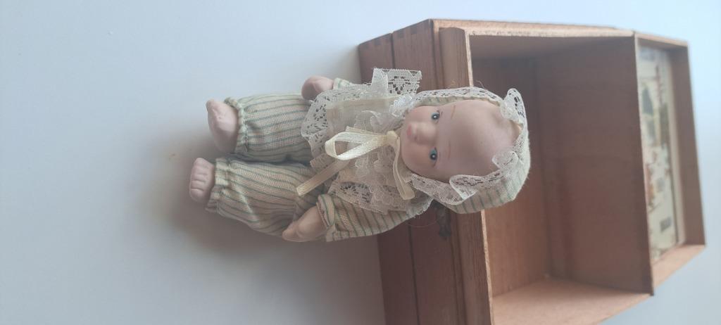 Porseleinen poppetje, Ophalen of Verzenden, Pop, Levensecht of Reborn
