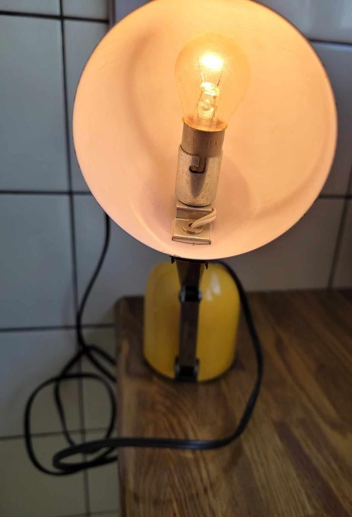 Ancienne lampe vintage jaune et pliable en très bel état., Enlèvement ou Envoi