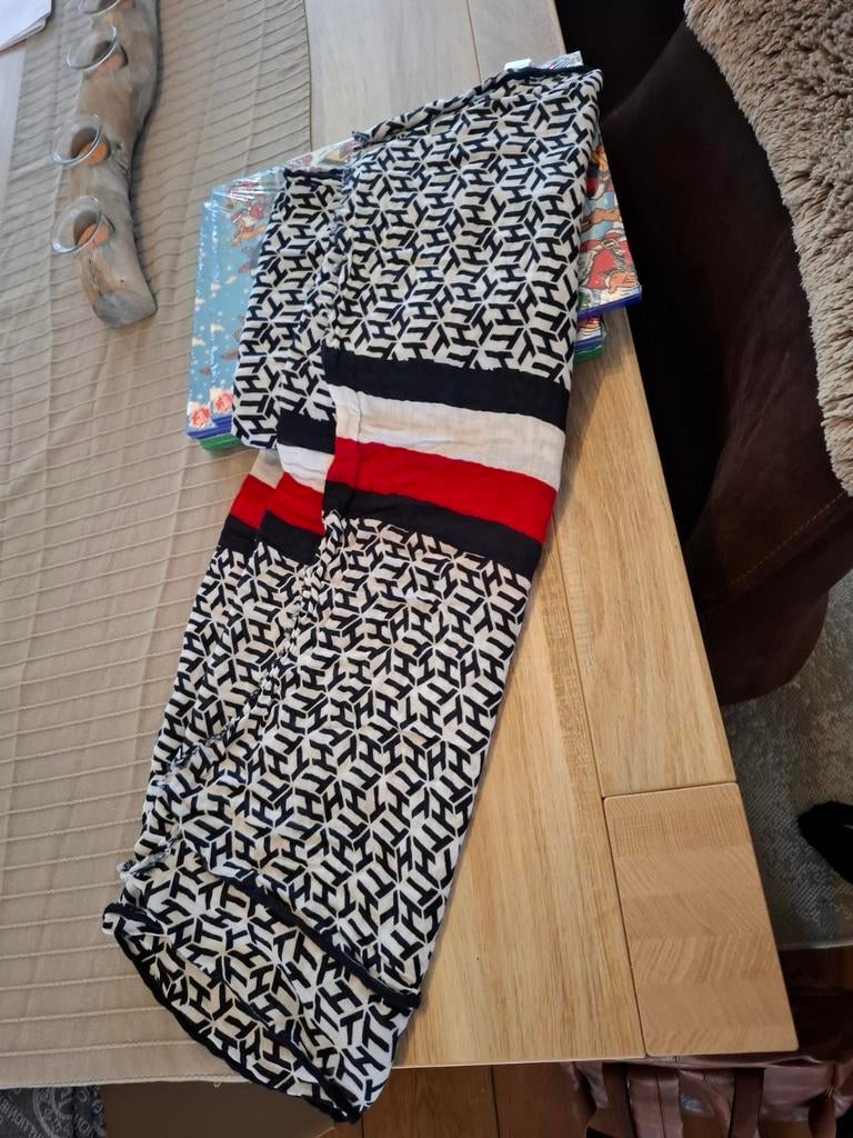 Zomer sjaal Tommy Hilfiger, Tommy hilfiger, Ophalen of Verzenden, Nieuw