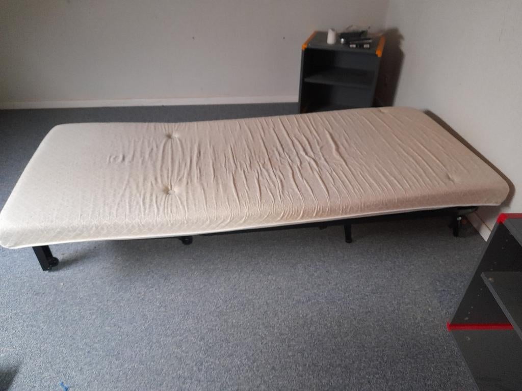 Plooi bed plus matras, Enlèvement