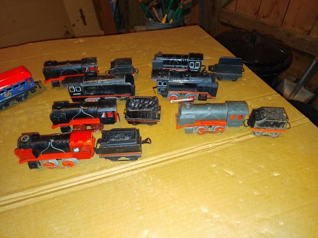 Lot de très anciens trains jouets en tôle., Enlèvement ou Envoi