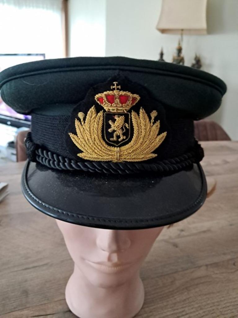 Militaire pet van een officier van de medische dienst, Verzamelen, Ophalen of Verzenden, Landmacht, Helm of Baret