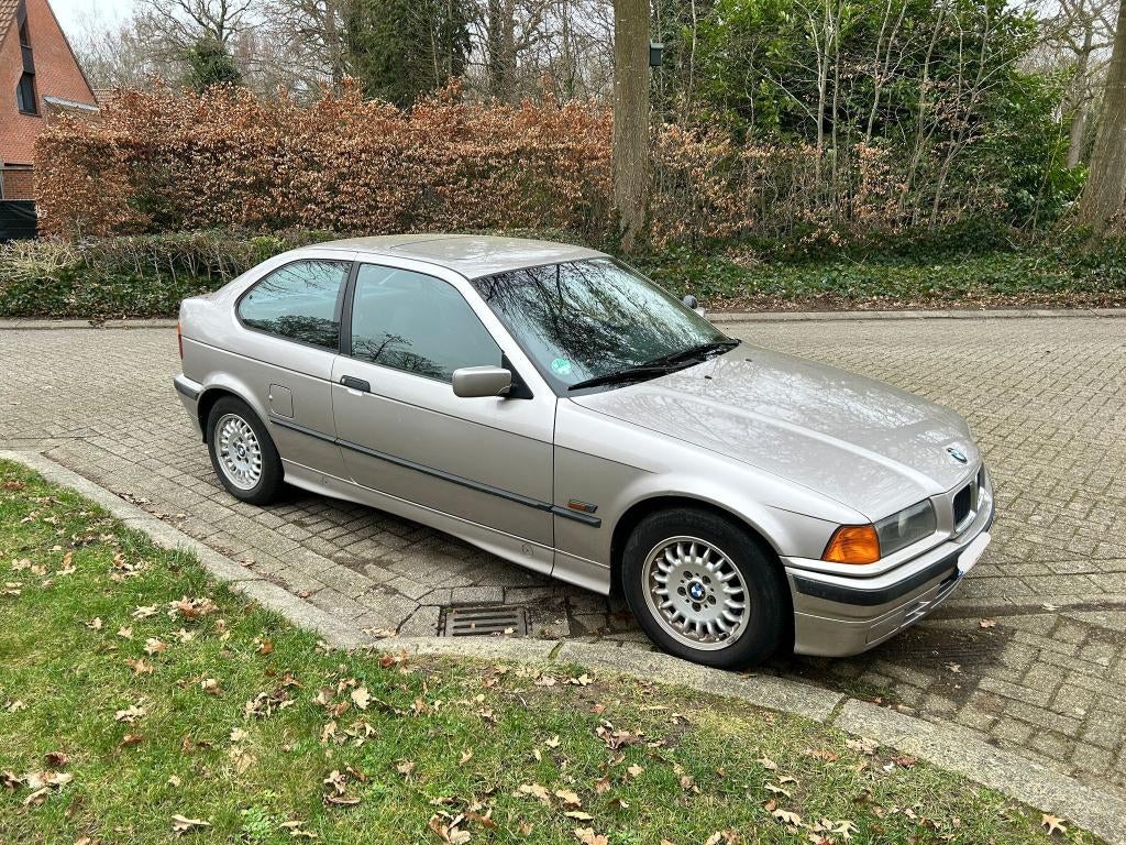 BMW 316i Compact 1995, Auto's, USB, Zwart, Particulier, Zilver of Grijs