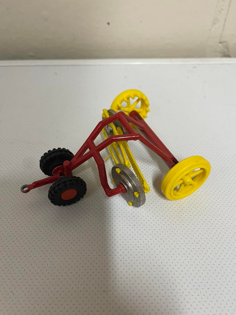 ROS schudder tractor britains siku, Ophalen of Verzenden, Zo goed als nieuw, Britains