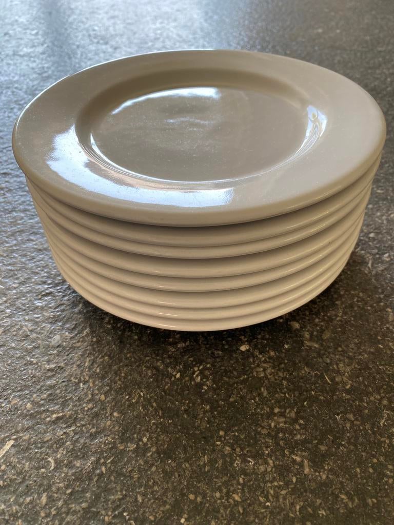 8 assiettes à dessert en porcelaine d'hôtel, Enlèvement ou Envoi, Assiettes(s)