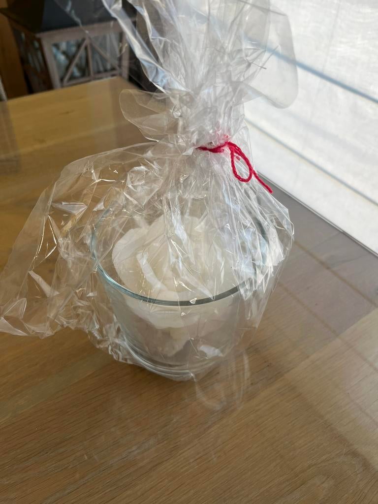kaars in vorm van roos in vaas nieuw, Ophalen, Overige materialen, Nieuw, Crème