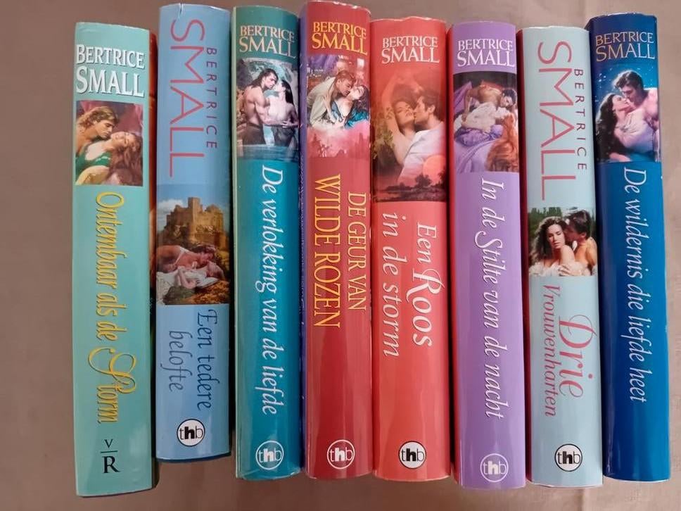 8 historische romans Bertrice Small, Boeken, Ophalen of Verzenden, Gelezen
