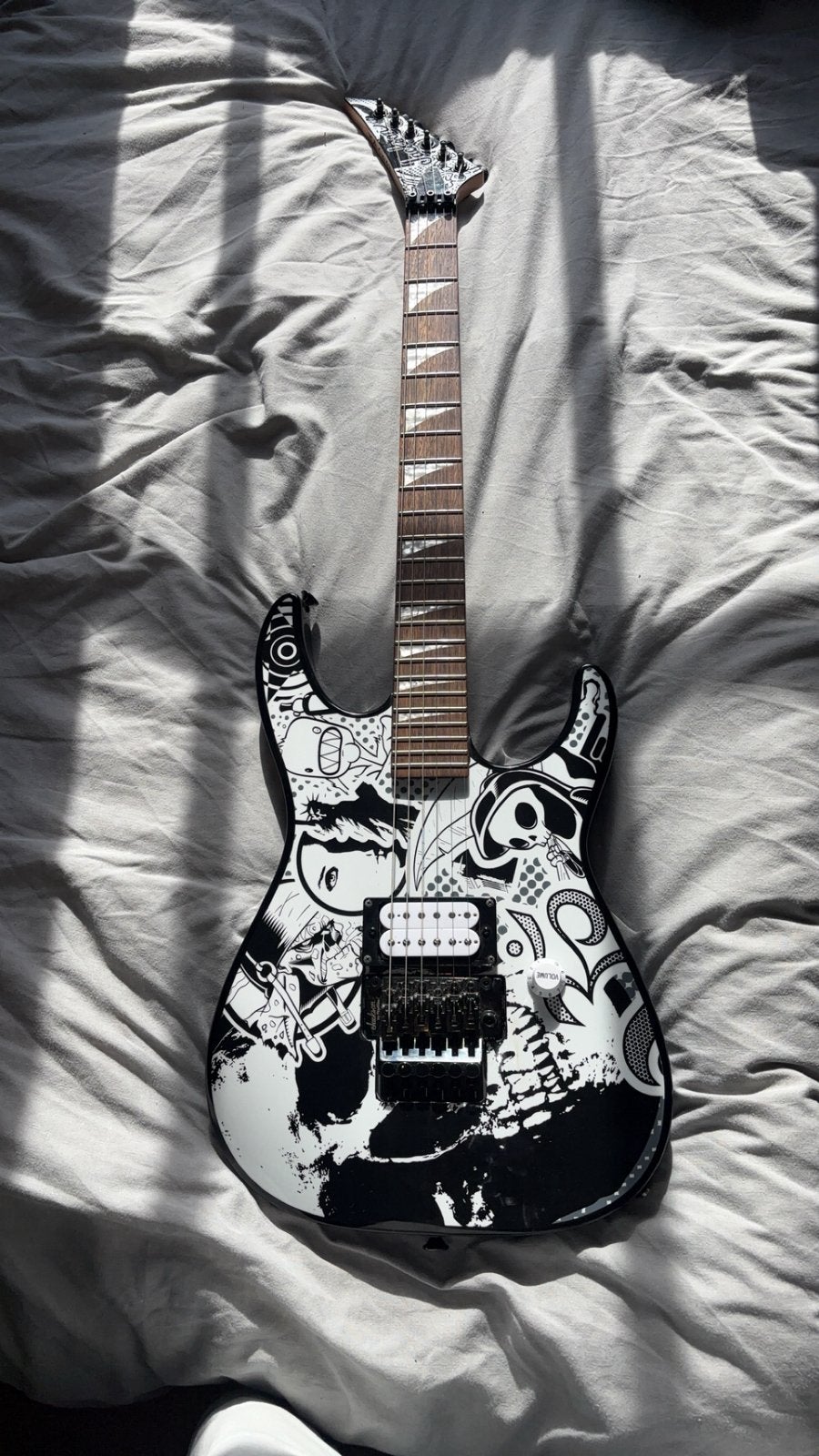 Jackson X Series Dinky DK1 Skull Chaos elektrische gitaar, Musique & Instruments, Instruments à corde | Guitares | Électriques