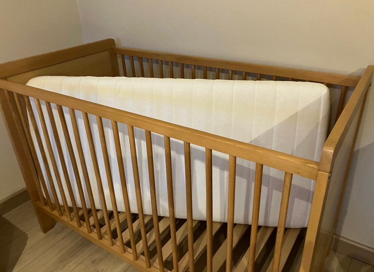 Lit bébé avec matelas, Enlèvement, Comme neuf