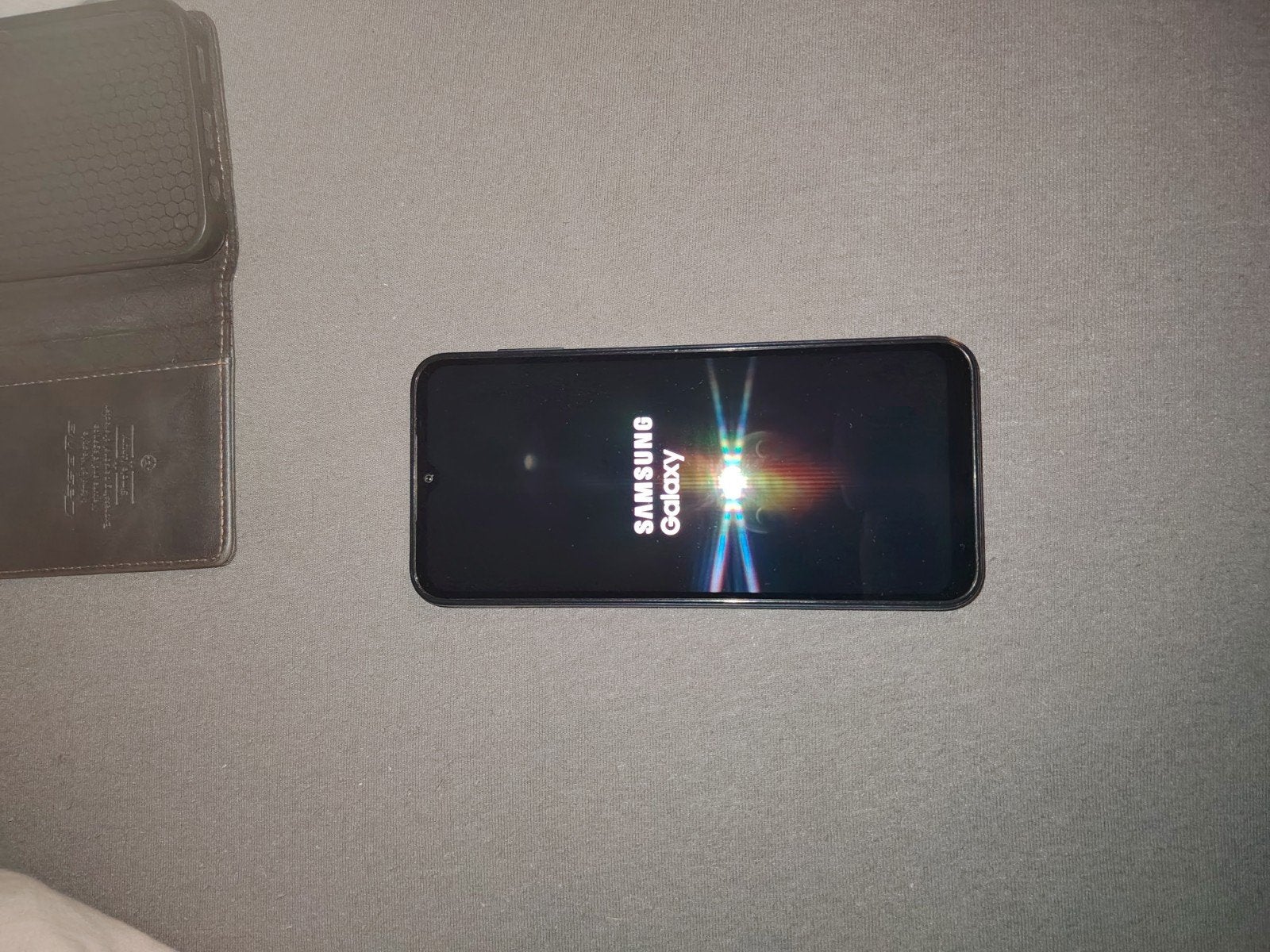 Samsung A14, 128 Go, 4 g de RAM, 5 g, noir avec étui haut de, Enlèvement ou Envoi, Comme neuf, Sans abonnement, Écran tactile