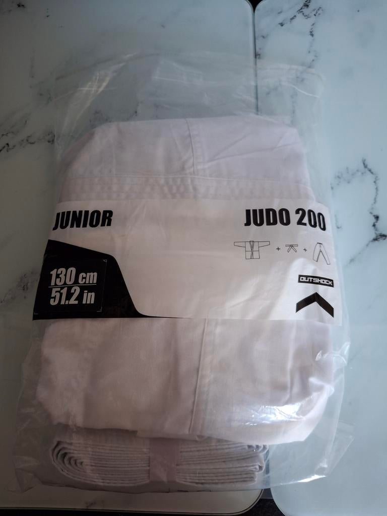 Kimono enfant taille 130 cm NEUF