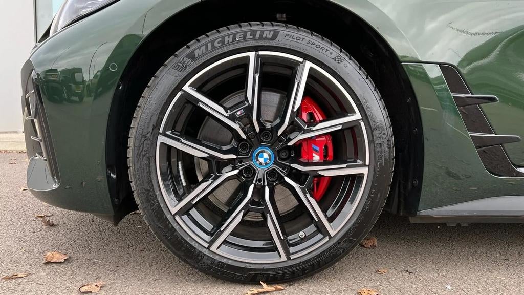 Originele BMW i4 G26 19 inch velgen met nieuwe banden, Auto-onderdelen, Banden en Velgen, Gebruikt, Banden en Velgen, Personenwagen