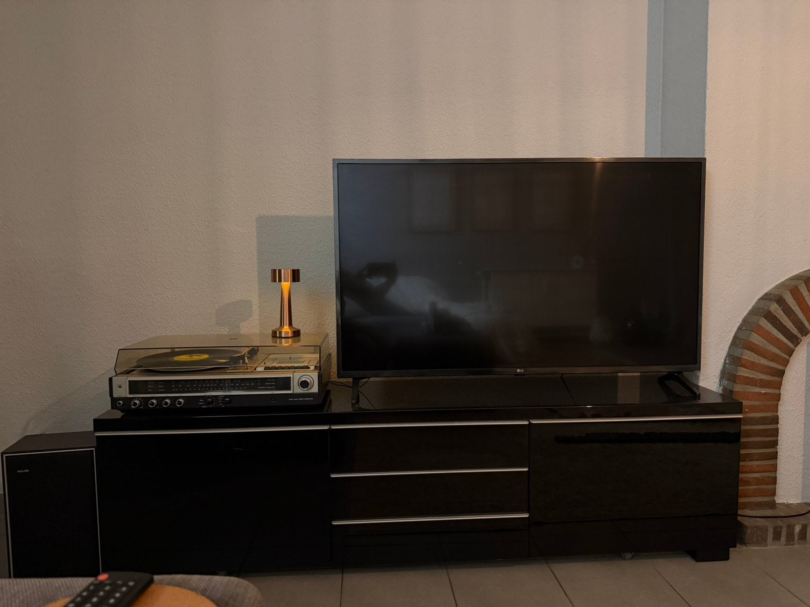 LG 50 inch 4K Smart TV met zwart tv-meubel – €350, Enlèvement, Comme neuf