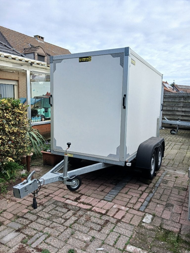 gesloten aanhangwagen, Ophalen, Zo goed als nieuw