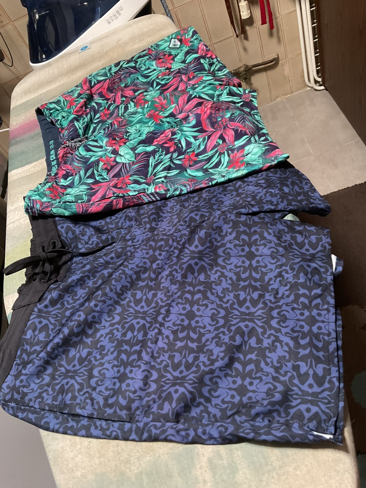 Twee zwembroeken 170/176, Kinderen en Baby's, Kinderkleding | Kinder-zwemkleding, Ophalen, Zo goed als nieuw