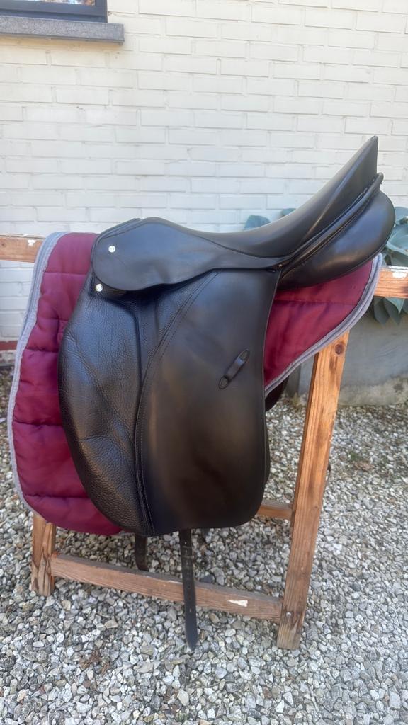 Zwart dressuurzadel Passier 17,5 inch, Dieren en Toebehoren, Ophalen, Gebruikt