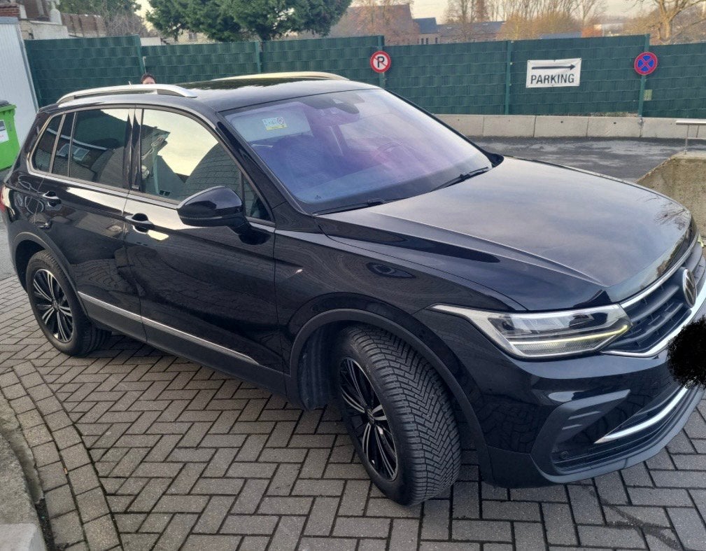 Volkswagen Tiguan 1.5 Active — 2021 — Zwart, Automaat, Dealer onderhouden, Stof, Zwart