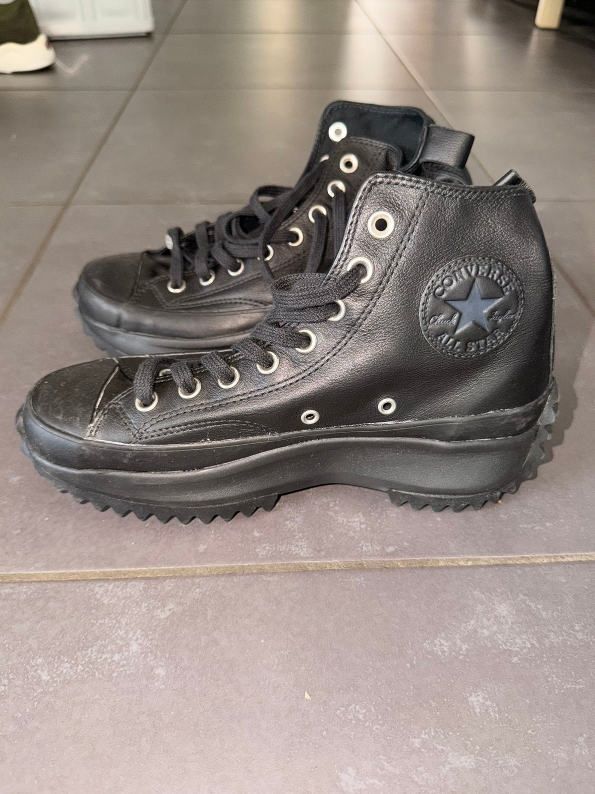 Converse Chuck Taylor Lugged Lift Leather Noires, Ophalen, Zo goed als nieuw