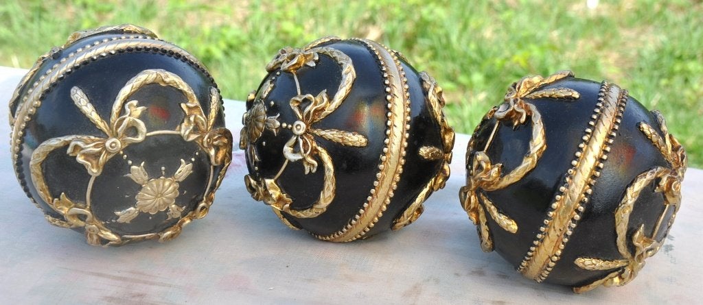 3 boules décoratives en résine motif doré style napoléon 3, Antiquités & Art, Enlèvement ou Envoi