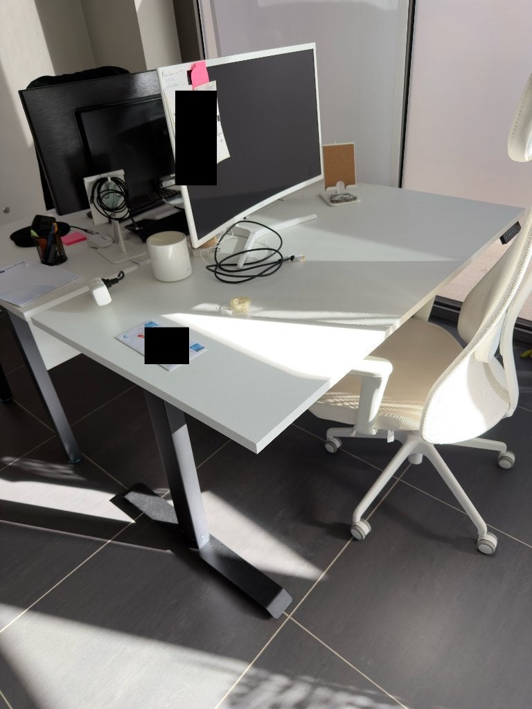 Verstelbaar zit-stabureau (elektrisch), Huis en Inrichting, Ophalen, Zit-sta bureau, 150 cm, Zo goed als nieuw