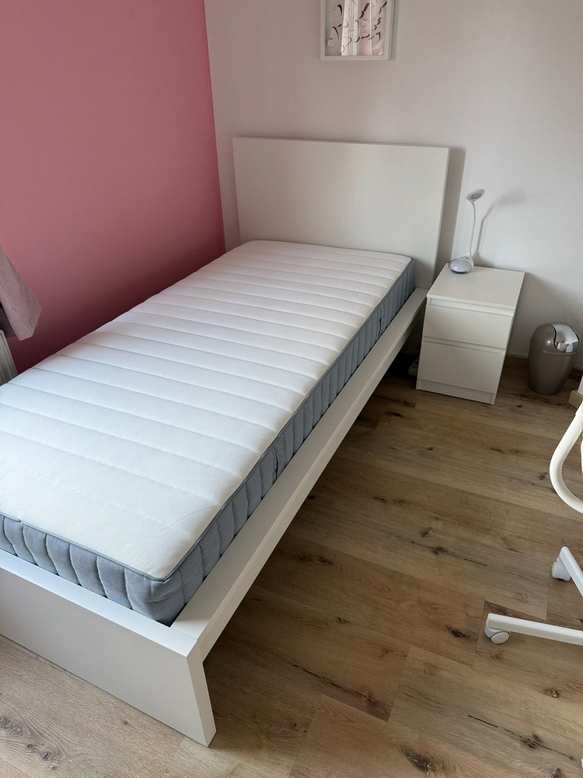 Lit+matelas+bureau NEUF, Maison & Meubles, Chambre à coucher | Lits, Enlèvement, Comme neuf