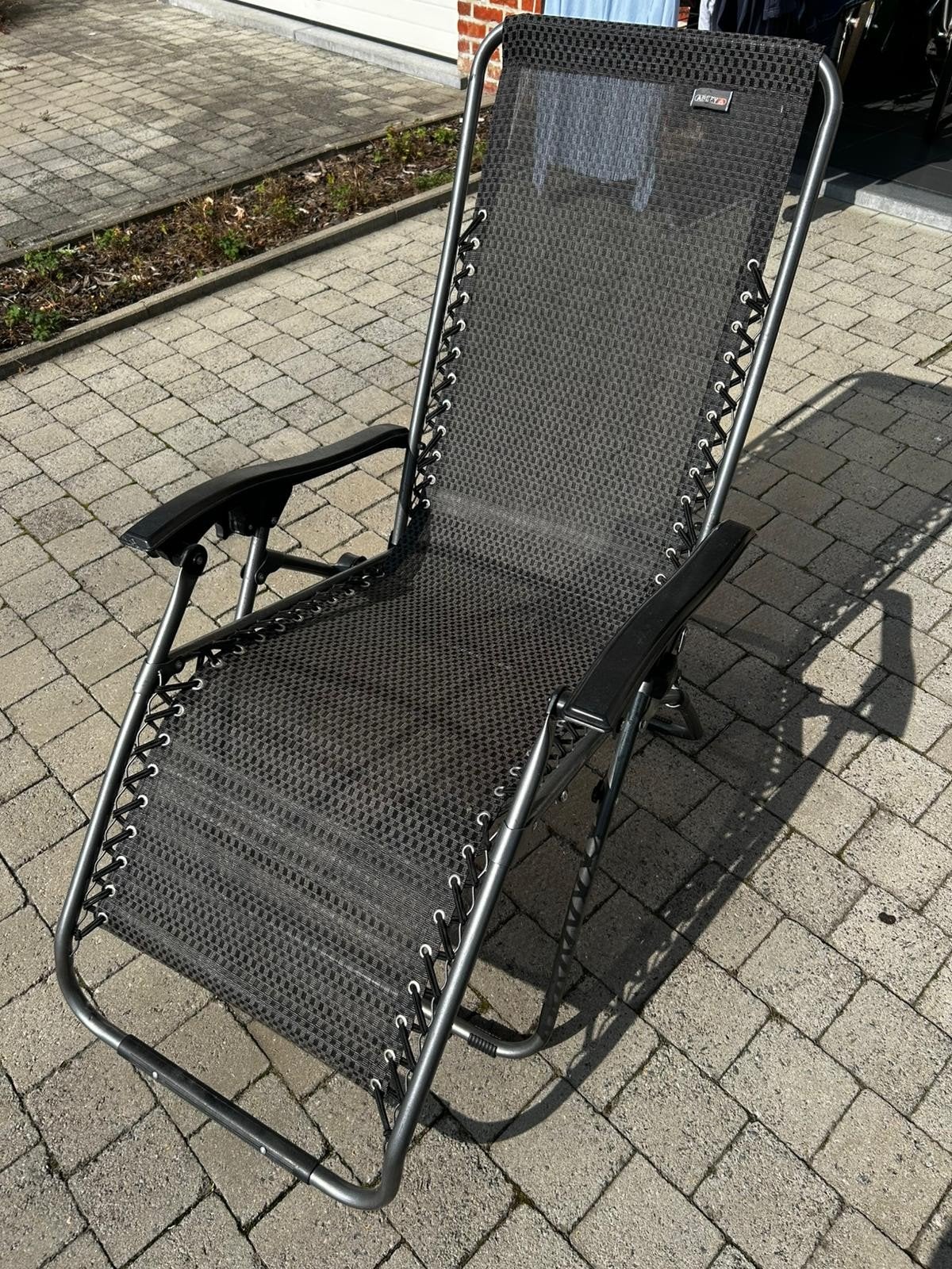 2 ligstoelen met bijzettafel – ideaal voor tuin of ca, Ophalen, Zo goed als nieuw