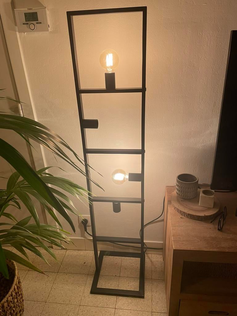 Industriële vloerlamp (metaal), Ophalen, Zo goed als nieuw