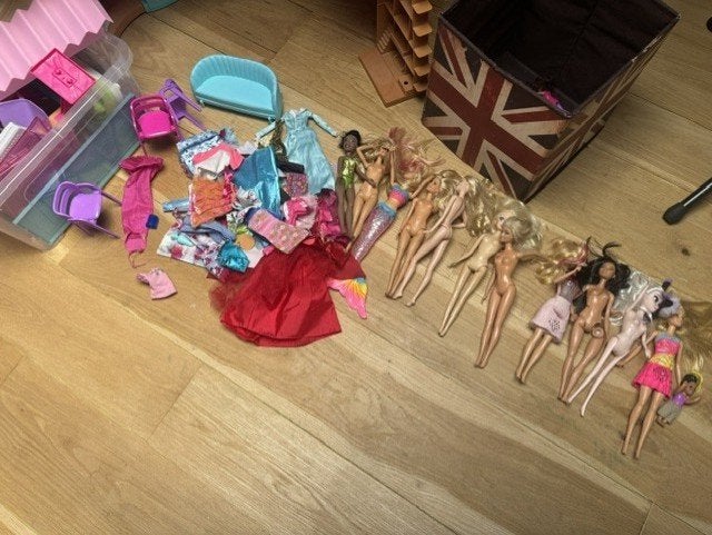 Lot de barbies: 2 maisons , des barbies,  accessoires, Enlèvement, Comme neuf, Fille