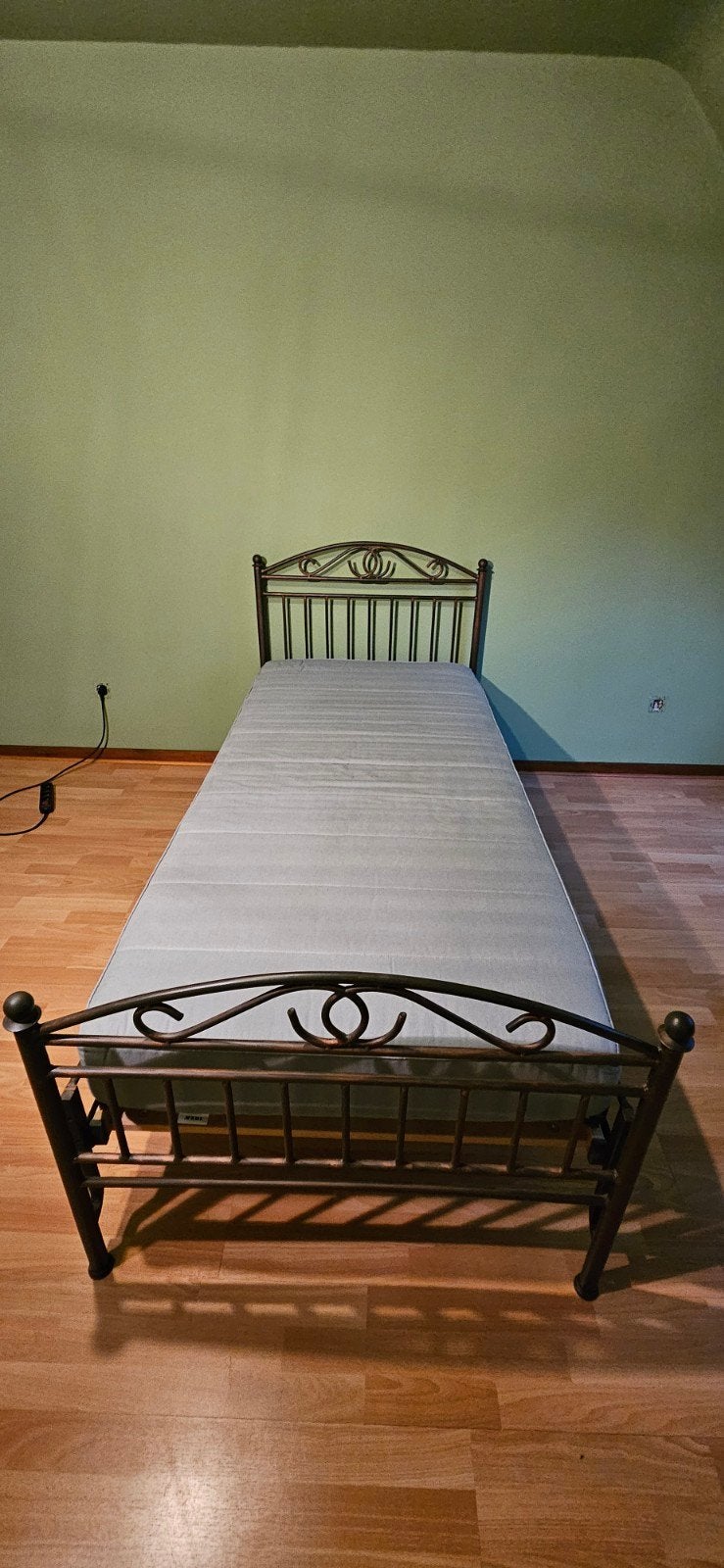 3 identieke smeedijzeren bedden met lattenbodem, als nieuw, Huis en Inrichting, Ophalen