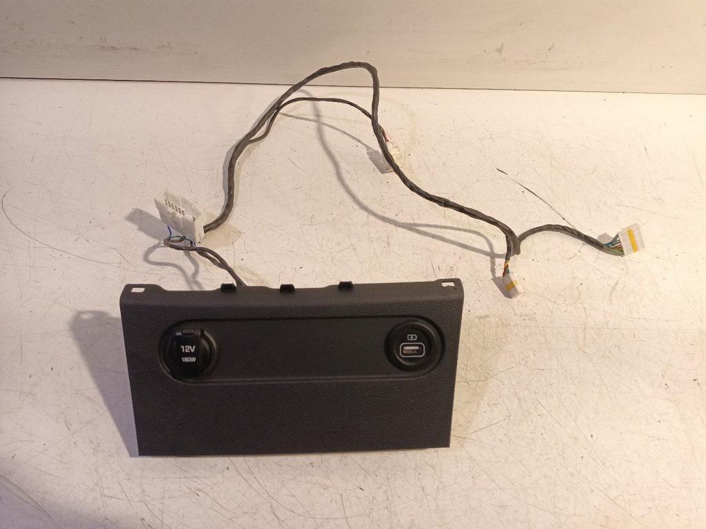 Aansluiting voor 12 volt Hyundai Santa Fe, Onderdelen@venauto.nl, Van der Ven Autorecycling B.V., Gebruikt, Ettenseweg 76, 4706 PB Roosendaal, The Netherlands