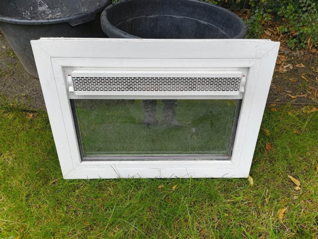 kelderraam met ventilatie rooster (profel, wit PVC), Ophalen, Gebruikt