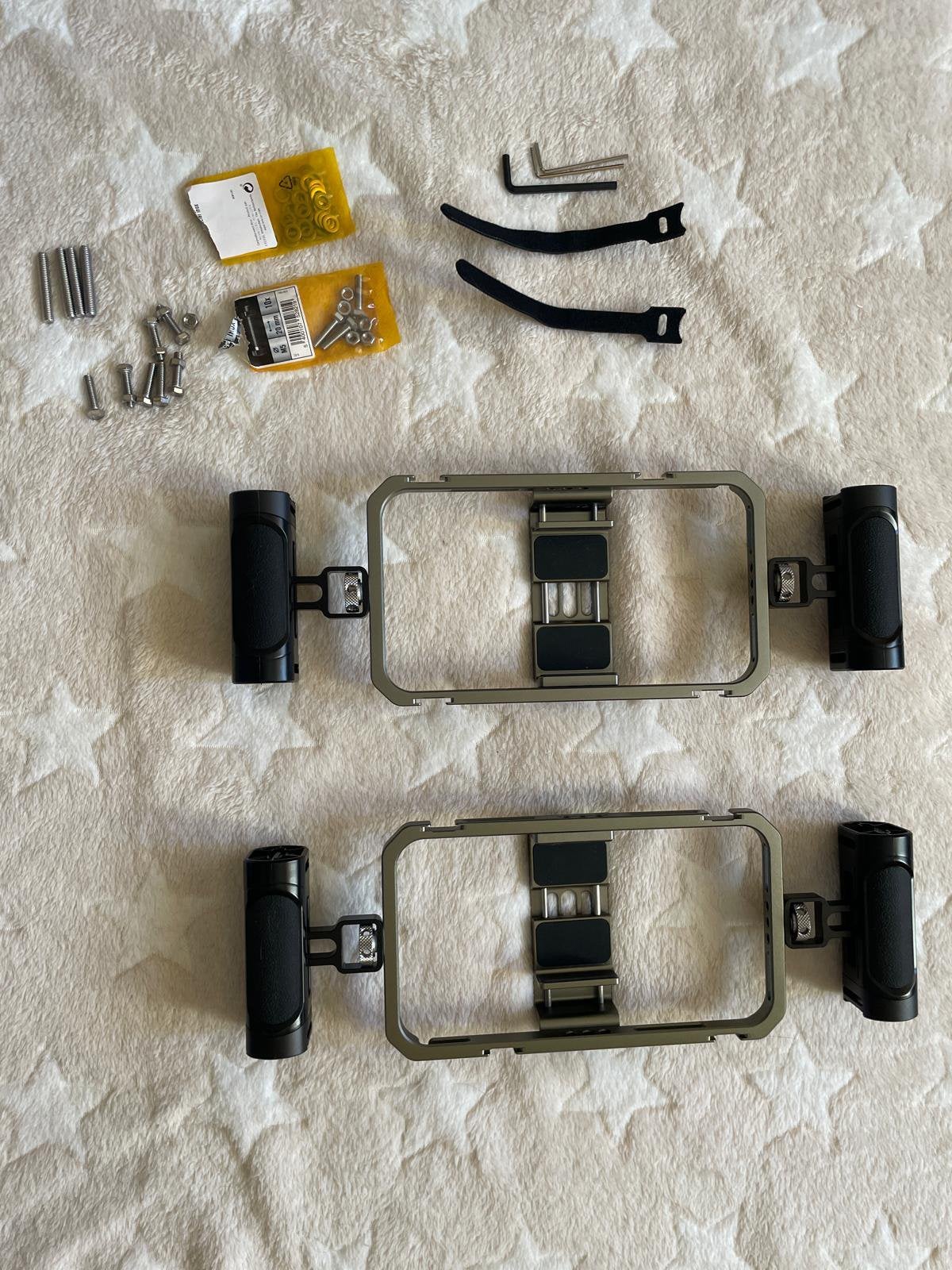 SmallRig Universal Phone Video Rig Kit (2x) + 4 poignées, TV, Hi-fi & Vidéo, TV, Hi-fi & Vidéo Autre, Enlèvement ou Envoi, Neuf