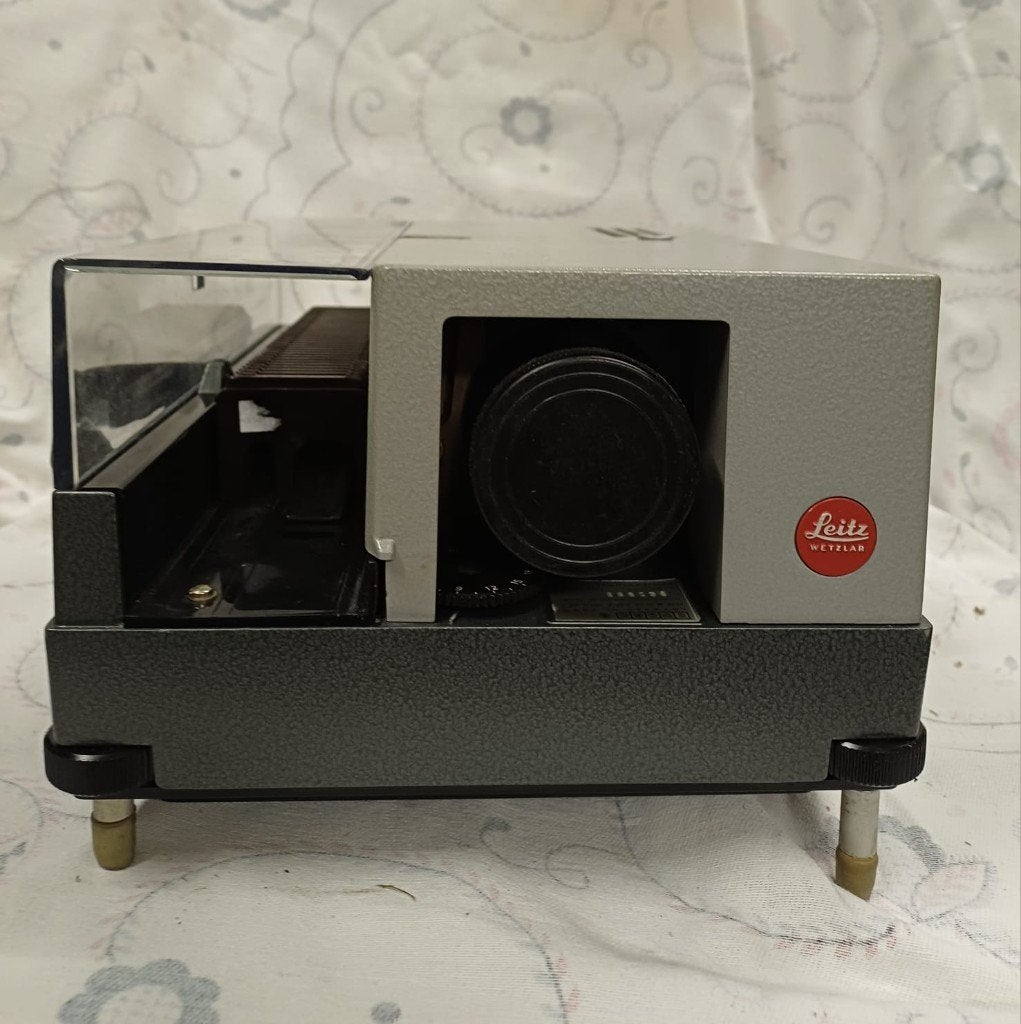 Projecteur diapositives Leitz Pradovit Color vintage, TV, Hi-fi & Vidéo, Enlèvement, Utilisé, Autres résolutions, Leitz Pradovit Color