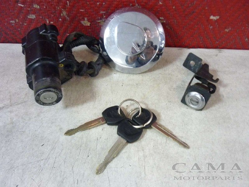 ENSEMBLE DE VERROU ET CYLINDRE DE PORTES Honda, Motos, Dhr. S. di Majo, Utilisé, Info@cama-motorparts.nl, P.J. Troelstraweg 8 8
3144 CX  MAASSLUIS, NL